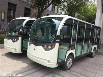  四轮封闭观光车